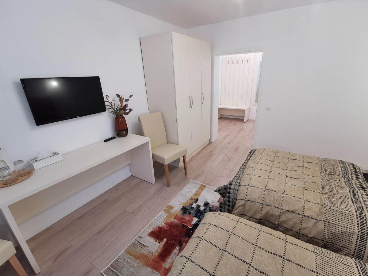 Vila Aras Simeria Buitenkant foto