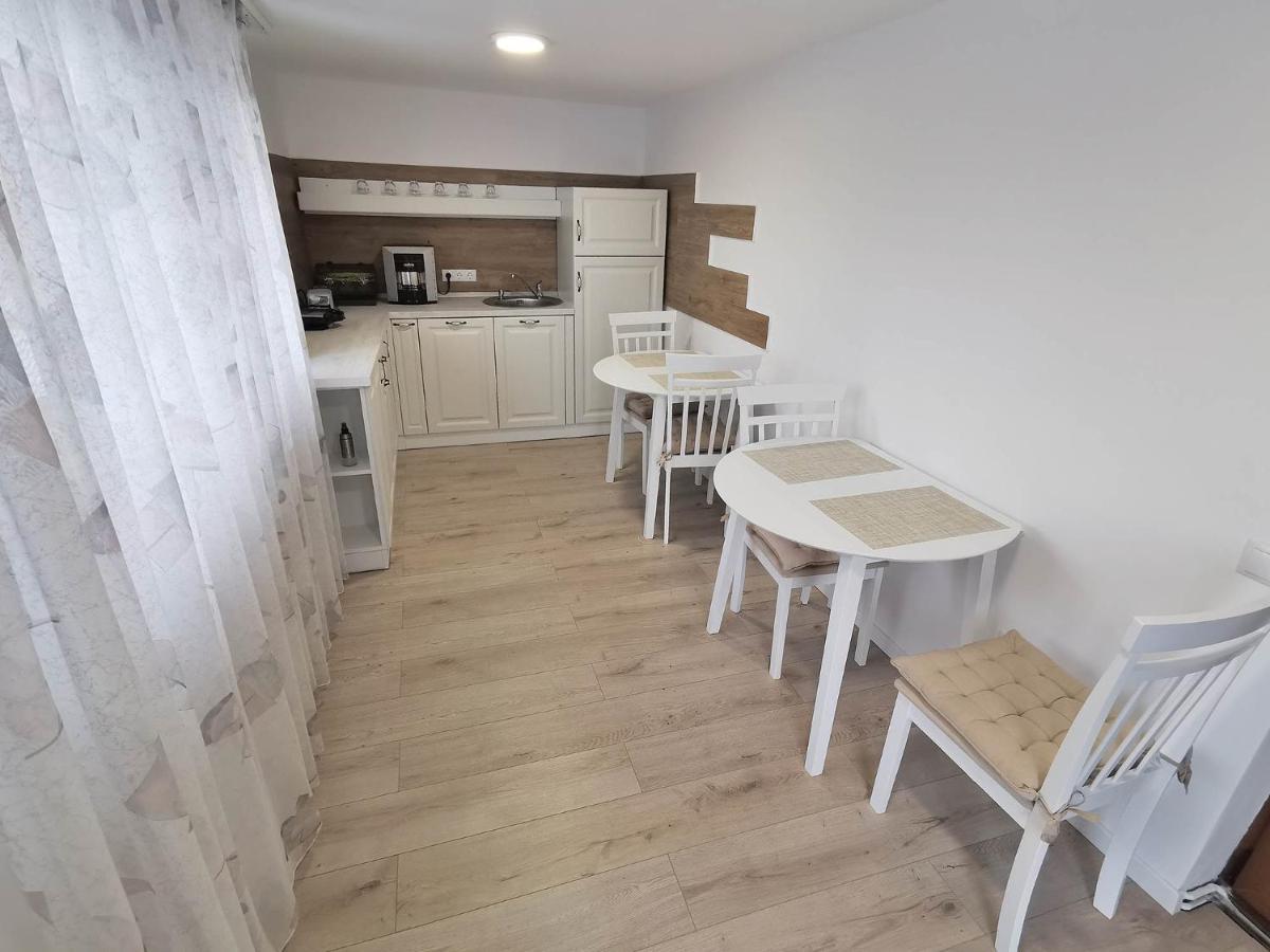 Vila Aras Simeria Buitenkant foto