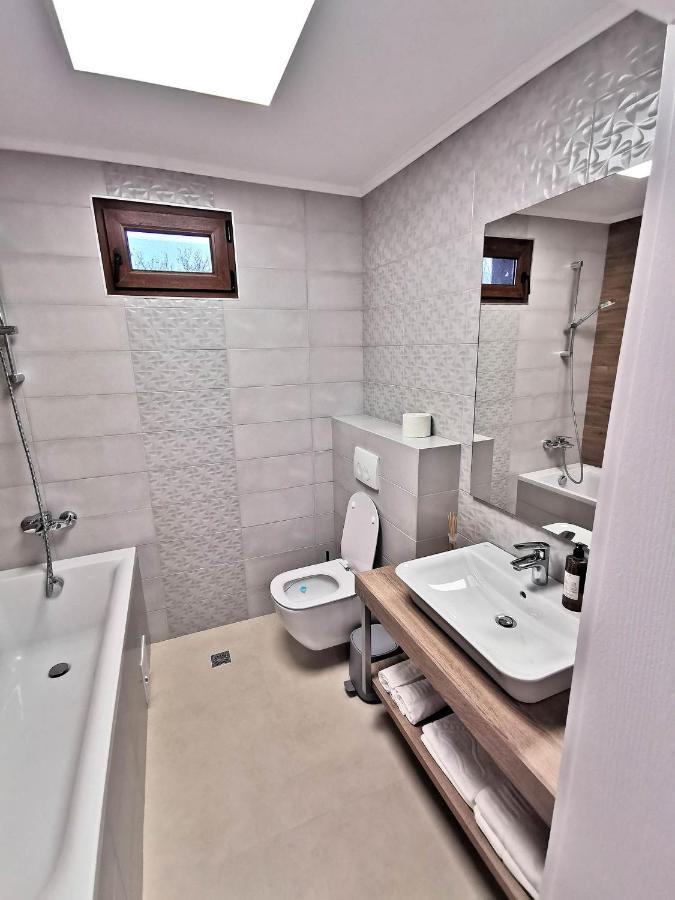 Vila Aras Simeria Buitenkant foto