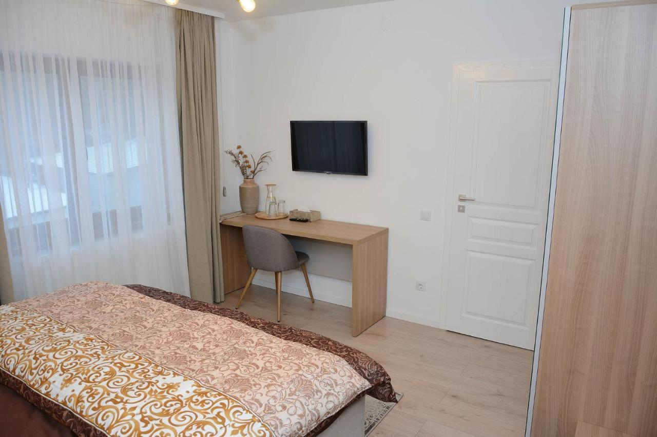 Vila Aras Simeria Buitenkant foto